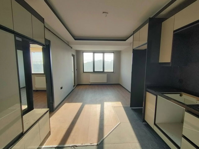 NEFES PARK KARŞISINDA TİTANİC SİTESİNDE ARA KAT1+1 SATILIK DAİRE