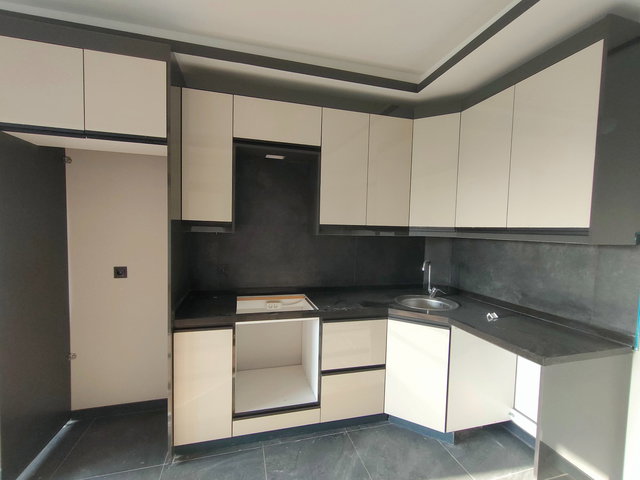 NEFES PARK KARŞISINDA TİTANİC SİTESİNDE ARA KAT1+1 SATILIK DAİRE