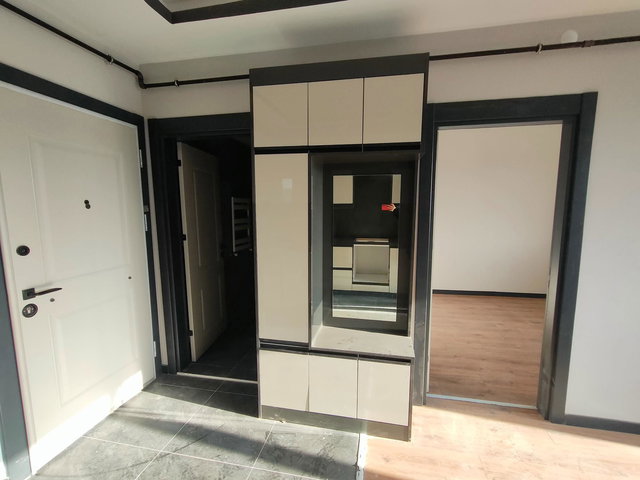 NEFES PARK KARŞISINDA TİTANİC SİTESİNDE ARA KAT1+1 SATILIK DAİRE