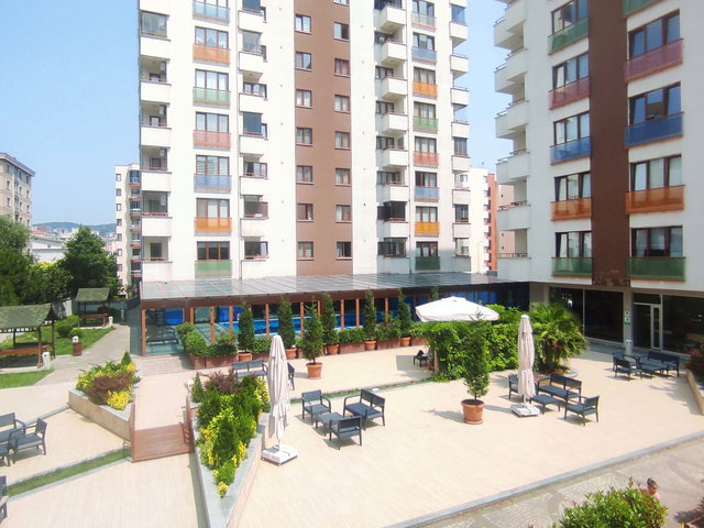 ÇEKMEKÖY TAŞDELEN’DE HAVUZLU SİTEDE GENİŞ VE KULLANIŞLI 3+1 DAİRE