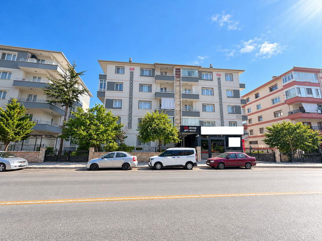 YAŞAR KEMAL CADDESİ'NDE ARA KAT, ÇİFT BALKONLU 3+1 KİRALIK DAİRE