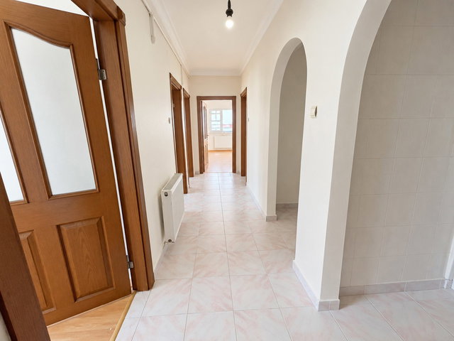 YAŞAR KEMAL CADDESİ'NDE ARA KAT, ÇİFT BALKONLU 3+1 KİRALIK DAİRE