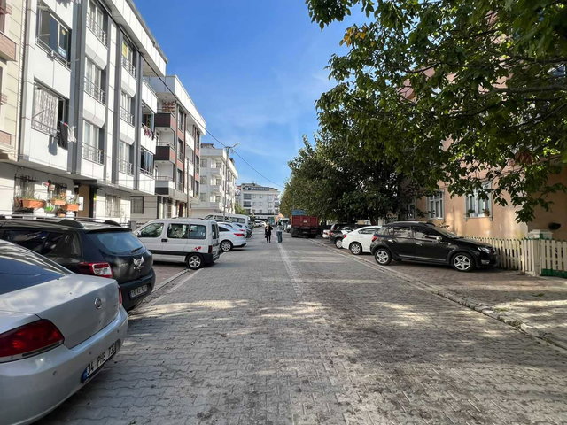 ESENYURT AKÇABURGAZ’DA GÜNEY CEPHELİ, BAHÇE KATI 2+1 | BALKONLU | KREDİYE UYGUN