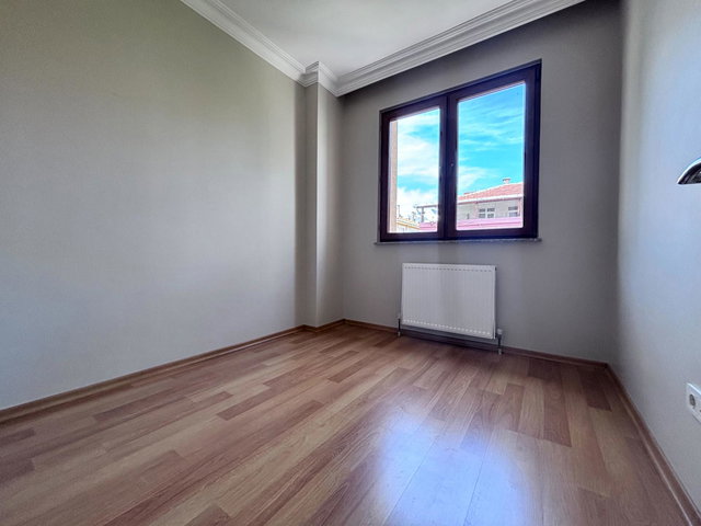 CUMHURİYET MAHALLESİ METROYA YAKIN KATTA TEK KİRALIK 3+1 DAİRE
