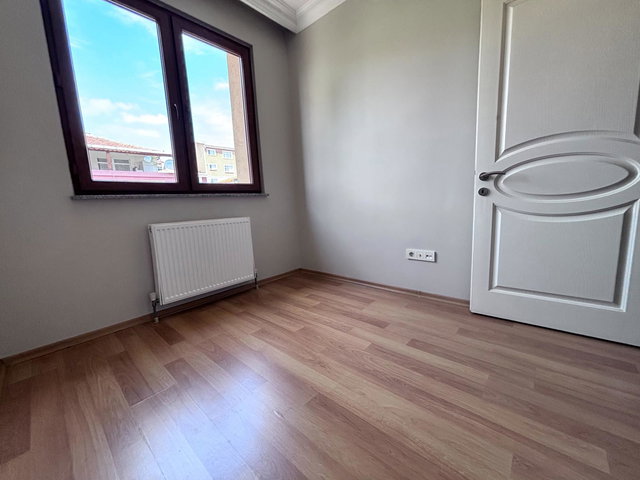 CUMHURİYET MAHALLESİ METROYA YAKIN KATTA TEK KİRALIK 3+1 DAİRE