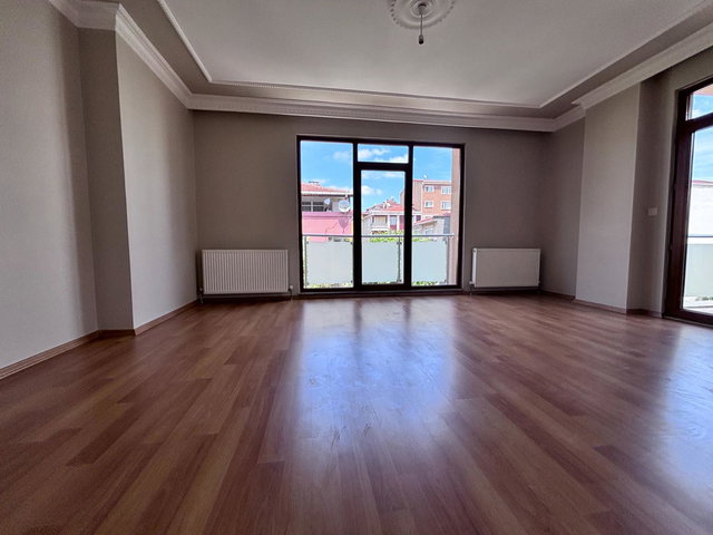 CUMHURİYET MAHALLESİ METROYA YAKIN KATTA TEK KİRALIK 3+1 DAİRE