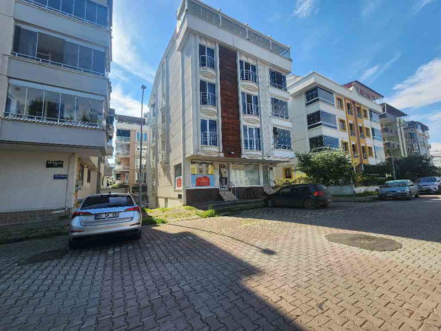 RE/MAX CAN ÖZKOKU'DAN ESENEVLER'DE SAHİLE & TRAMVAYA YAKIN 2+1