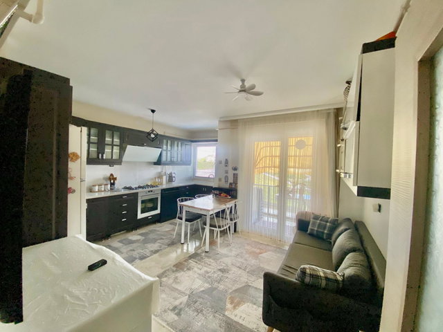 İZMIT ÇAYIRKÖY'DE 4+1 ~200M2 EŞSIZ DOĞA VE ŞEHIR MANZARALI DAIRE