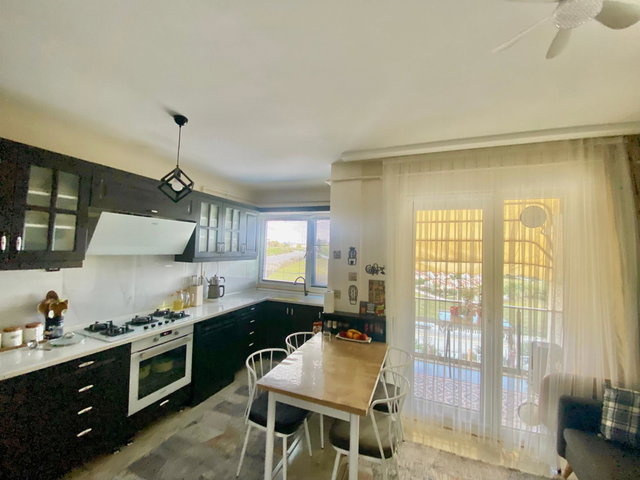 İZMIT ÇAYIRKÖY'DE 4+1 ~200M2 EŞSIZ DOĞA VE ŞEHIR MANZARALI DAIRE