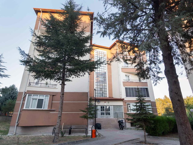EKİN SİTESİ GÜZELKENT’TE 3+1 | 120 M² BRÜT | 3 CEPHELİ, BALKONLU, BOŞ KİRALIK DAİRE