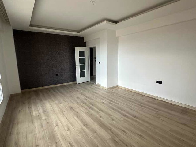 YEŞILYURT MAHALLESINDE SIFIR YAPI 3+1