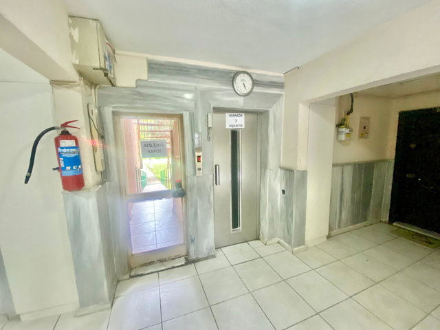 YAHYAKAPTAN F28DE GÜNEYBATI CEPHE YENILENMIŞ 3+1 SATILIK DAIRE