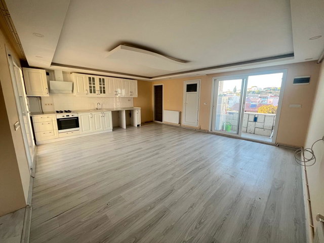 URLA ALTINTAŞ’TA BALKONLU, ÇİFT CEPHELİ 1+1 KİRALIK DAİRE