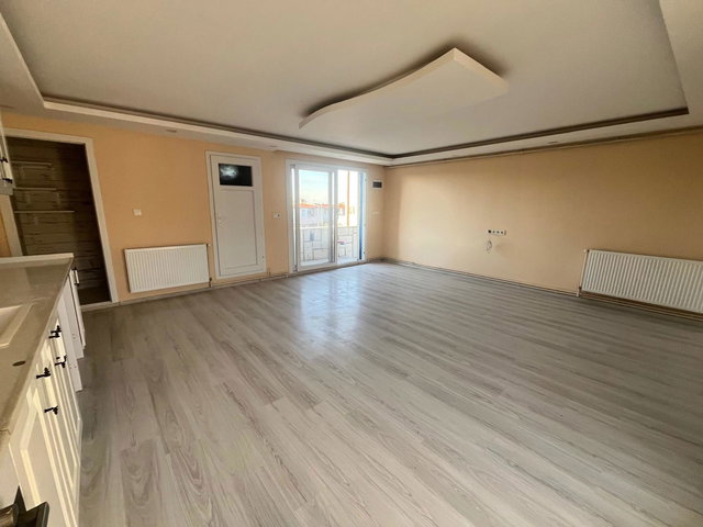 URLA ALTINTAŞ’TA BALKONLU, ÇİFT CEPHELİ 1+1 KİRALIK DAİRE