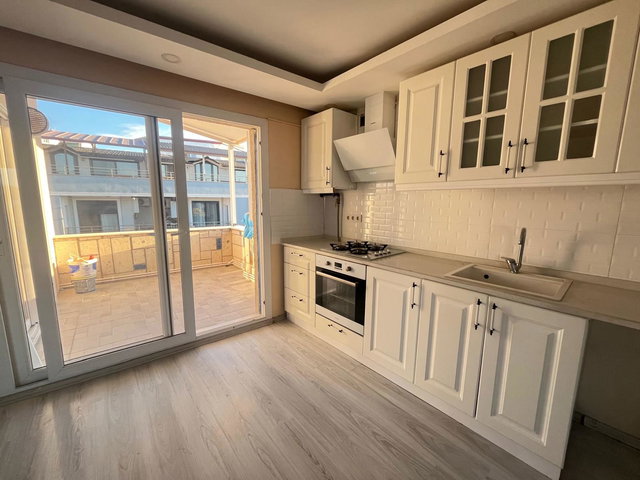 URLA ALTINTAŞ’TA BALKONLU, ÇİFT CEPHELİ 1+1 KİRALIK DAİRE