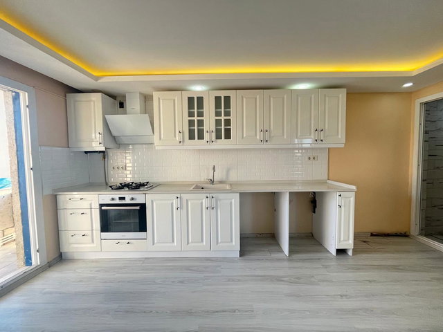 URLA ALTINTAŞ’TA BALKONLU, ÇİFT CEPHELİ 1+1 KİRALIK DAİRE