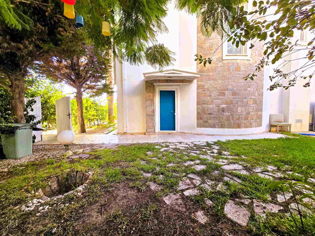 BODRUM KOYUNBABA’DA EŞYALI 3+1 VİLLA | DENİZ MANZARALI, KIŞ BAHÇELİ, KAPALI OTOPARKLI