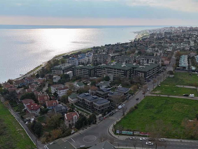 REMAX'TEN BÜYÜKÇEKMECE'DE MÜSTAKİL DENİZ MANZARALI 6+2 VİLLA