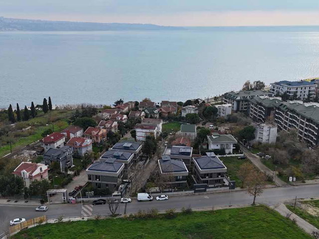 REMAX'TEN BÜYÜKÇEKMECE'DE MÜSTAKİL DENİZ MANZARALI 6+2 VİLLA