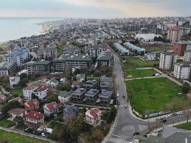 REMAX'TEN BÜYÜKÇEKMECE'DE MÜSTAKİL DENİZ MANZARALI 6+2 VİLLA