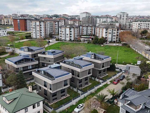 REMAX'TEN BÜYÜKÇEKMECE'DE MÜSTAKİL DENİZ MANZARALI 6+2 VİLLA