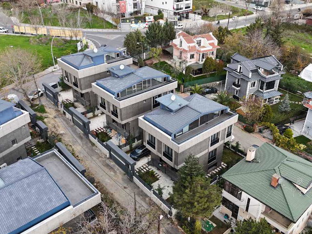 REMAX'TEN BÜYÜKÇEKMECE'DE MÜSTAKİL DENİZ MANZARALI 6+2 VİLLA