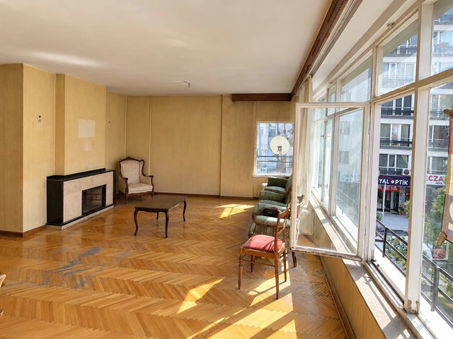 KIZILAY'DA MERKEZİ KONUMDA | ÖNÜ AÇIK, FERAH 3+1 FIRSAT DAİRE