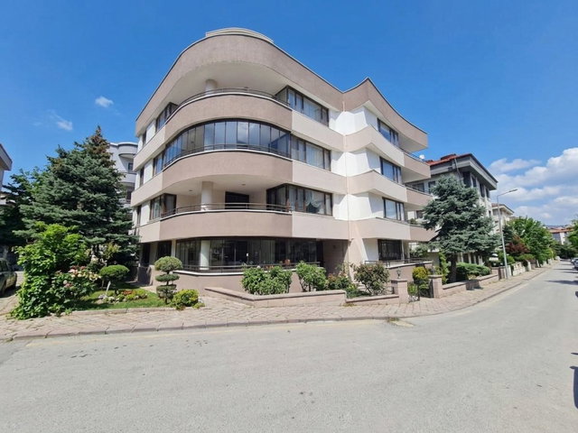 ÇANKAYA HILAL MAHALLESİNDE HOLLANDA KONSOLOSLUĞU YAKINI 4+1 DUBLEX 90 M2 TERASLI DAİRE