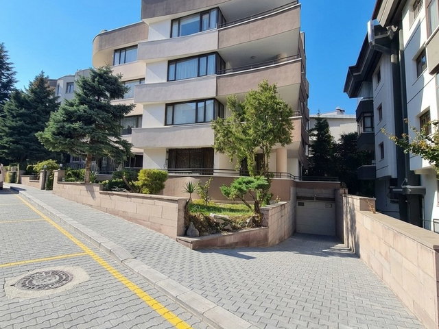 ÇANKAYA HILAL MAHALLESİNDE HOLLANDA KONSOLOSLUĞU YAKINI 4+1 DUBLEX 90 M2 TERASLI DAİRE