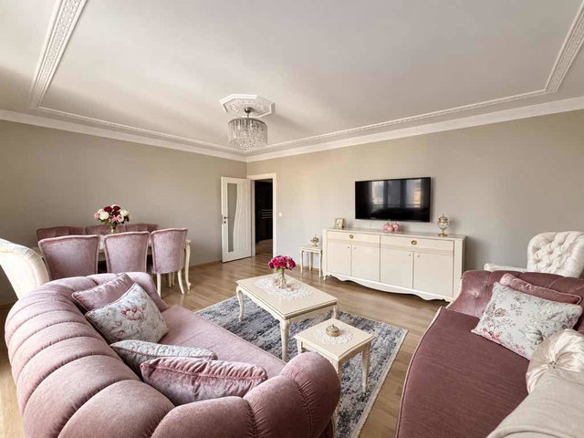 KAĞITHANE HARMANTEPE’DE ÇİFT GİRİŞLİ, FERAH,180 M² NET 6+2 DUBLEKS