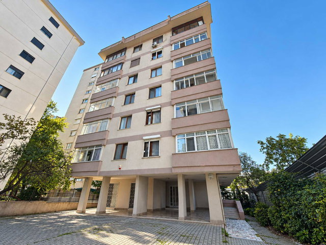 KADIKÖY SÖĞÜTLÜÇEŞME'DE MARMARAY YAKINI 3+1 135 M² DAİRE