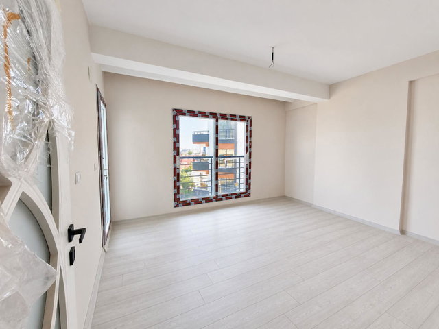 REMAX RİNA'DAN TARSUS GAZİLER MAH.DE ATATÜRK CAD.'DE SIFIR 3+1