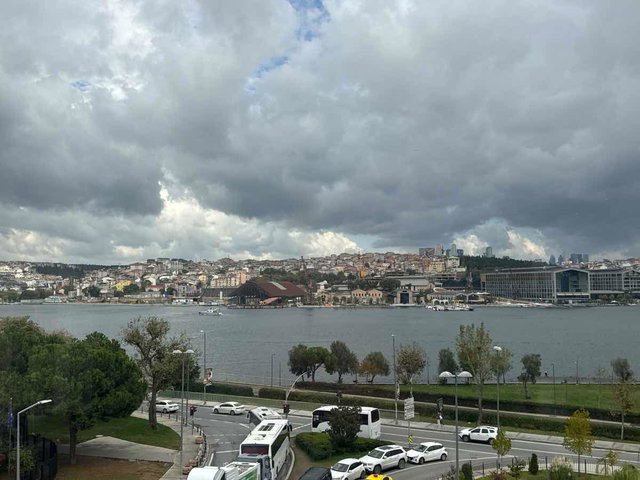 TARIHI YARIMADA'NIN KALBI BALAT FENER'DE, ÖNÜ KAPANMAZ DENIZ MANZARALI 2+1 FIRSAT DAIRE!