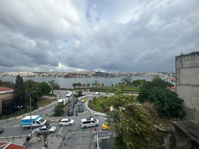 TARIHI YARIMADA'NIN KALBI BALAT FENER'DE, ÖNÜ KAPANMAZ DENIZ MANZARALI 2+1 FIRSAT DAIRE!