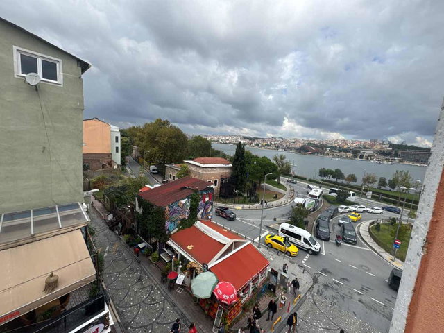 TARIHI YARIMADA'NIN KALBI BALAT FENER'DE, ÖNÜ KAPANMAZ DENIZ MANZARALI 2+1 FIRSAT DAIRE!
