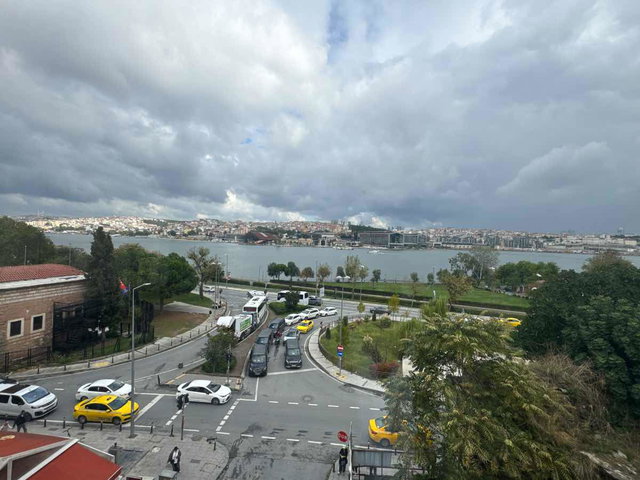 TARIHI YARIMADA'NIN KALBI BALAT FENER'DE, ÖNÜ KAPANMAZ DENIZ MANZARALI 2+1 FIRSAT DAIRE!