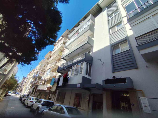 KARŞIYAKA DEDEBAŞI’NDA TADİLATLI SATILIK FIRSAT DAİRE !