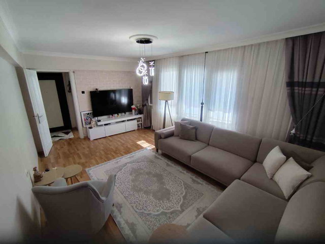 KARŞIYAKA DEDEBAŞI’NDA TADİLATLI SATILIK FIRSAT DAİRE !