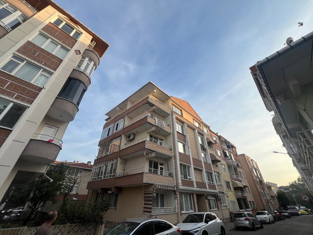LÜLEBURGAZ GENÇLİK PARKI YAKINI, BALKONLU 2+1 ARA KAT DAİRE