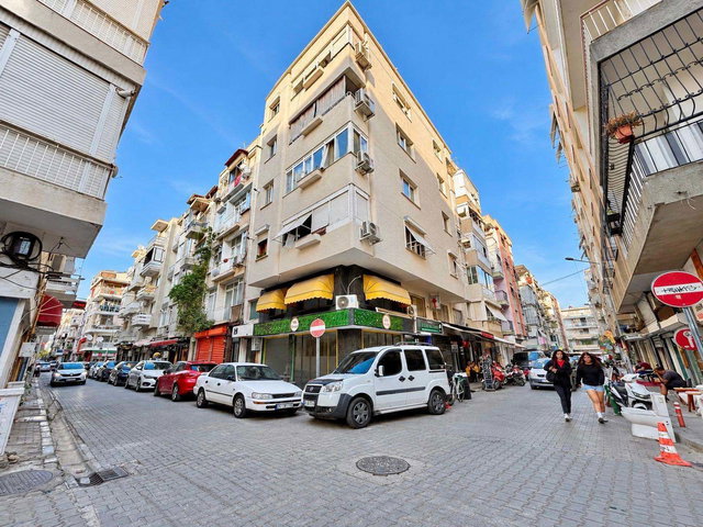 46 KARŞIYAKA DONANMACI’DA MERKEZİ KONUMDA SATILIK 3+1 DAİRE