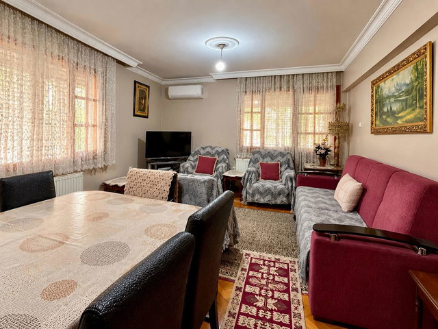 46 KARŞIYAKA DONANMACI’DA MERKEZİ KONUMDA SATILIK 3+1 DAİRE