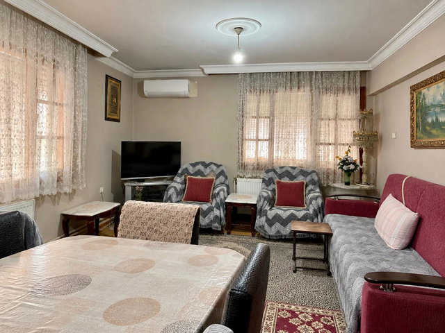 46 KARŞIYAKA DONANMACI’DA MERKEZİ KONUMDA SATILIK 3+1 DAİRE