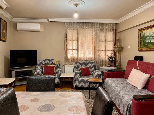 46 KARŞIYAKA DONANMACI’DA MERKEZİ KONUMDA SATILIK 3+1 DAİRE