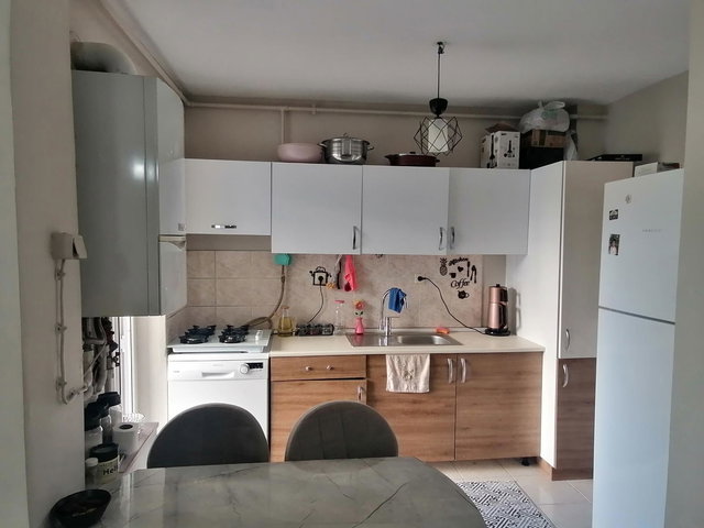 YAYALAR METROYA YÜRÜME MESAFESİNDE SİTE İÇERİSİNDE SATILIK 2+1 ARAKAT DAİRE