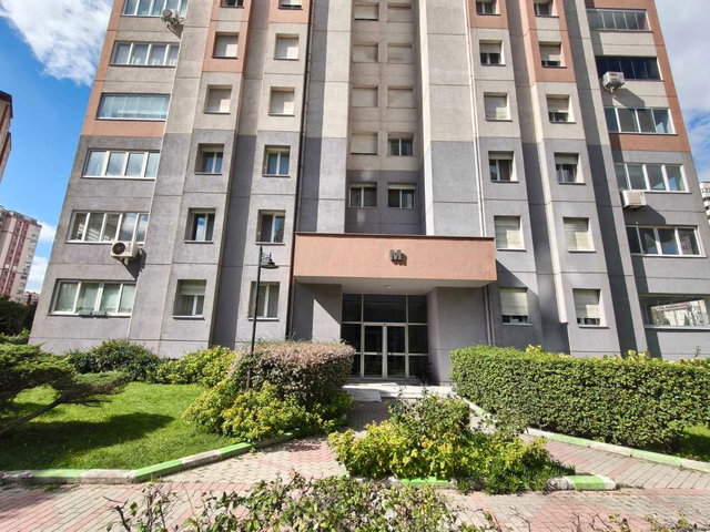 PARLAMENTERLER SİTESİ’NDE YÜKSEK GIRIŞ 2+1 SATILIK DAIRE