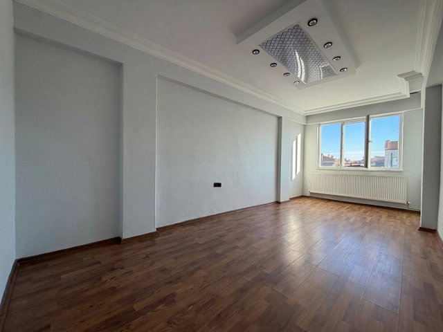 RE/MAX İNCİ'DEN 1. ORUÇGAZİ MAH'DE SATILIK 2+1 DAİRE