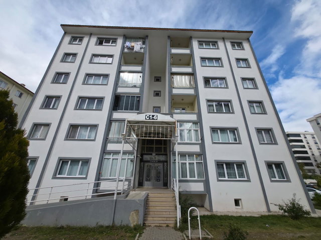 REMAX İLKE'DEN ÇAT YOLU TOKİLER'DE 3+1 KİRALIK DAİRE
