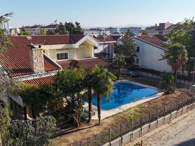 SİNANOBA’DA LÜKSÜN ZİRVESİ! HAVUZLU, SAUNALI VE HAMAMLI SATILIK TRİPLEKS VİLLA