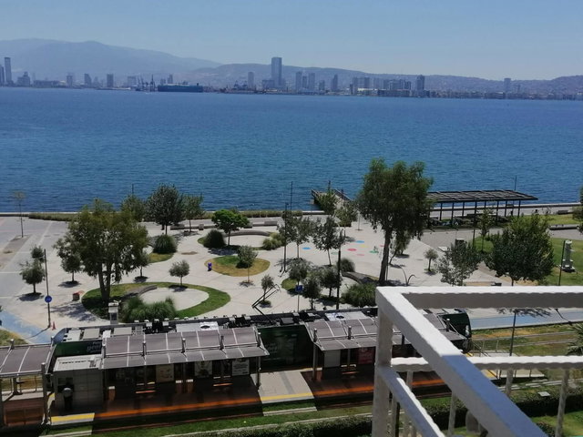 KARŞIYAKA ÇIFT CEPHELI TADILATLI 3+1 SATILIK YALI DAIRESI