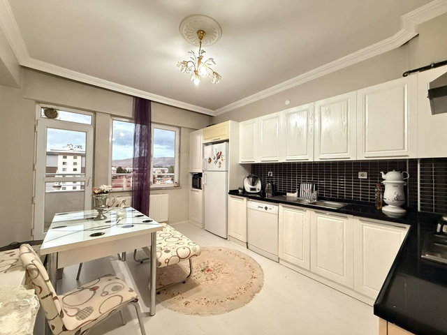 REMAX İLKE'DEN YEŞİL YAKUTİYE SİTESİ'NDE 4+1 KİRALIK LÜX DAİRE
